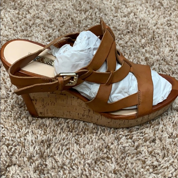 GUESS Platform Sandals ❗️SOLD❗️ - Picture 3 of 5